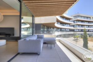 Балкон или терраса в ViVi Homes - Aura Pool, Sauna, Spa, Gym & Sea View