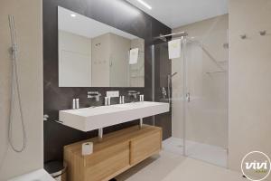 Ванная комната в ViVi Homes - Aura Pool, Sauna, Spa, Gym & Sea View