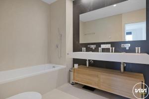 Ванная комната в ViVi Homes - Aura Pool, Sauna, Spa, Gym & Sea View