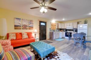 Η κουζίνα ή μικρή κουζίνα στο Fort Worth Home with Patio 5 Mi to Dtwn!