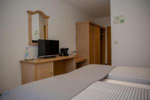 Postel nebo postele na pokoji v ubytování Hotel Gasthof Alter Wirt