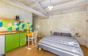 Posteľ alebo postele v izbe v ubytovaní Nice Apartment In Zminj With Wifi