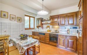 A kitchen or kitchenette at Villa Caterina