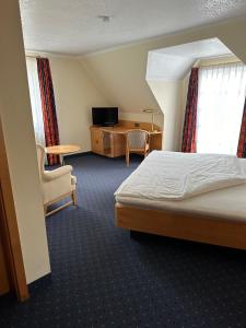 Postel nebo postele na pokoji v ubytování Hotel Albus + 17 fotografií