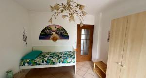 Postel nebo postele na pokoji v ubytování King House