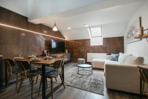 Posedenie v ubytovaní CORU House