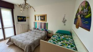 Postel nebo postele na pokoji v ubytování King House