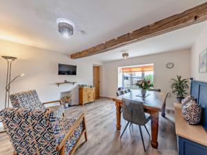 Μια τηλεόραση ή/και κέντρο ψυχαγωγίας στο 3 Bed in Denbigh 93994