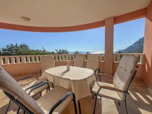 Afbeelding uit fotogalerij van House Basta - Free beach parking in Baška Voda +62 foto's