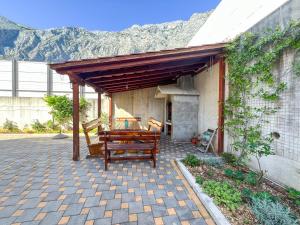 Afbeelding uit fotogalerij van House Basta - Free beach parking in Baška Voda