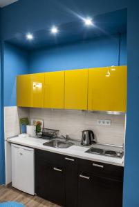 A kitchen or kitchenette at Blue home in the heart of Budapest