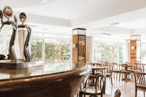 a bar in a restaurant with tables and chairs at Hotel Golf Beach in Santa Ponsa
