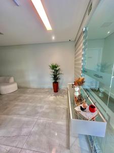 Vannituba majutusasutuses Canto do Forte, Próx. á Praia, Churrasqueira, Ar-cond, Wi-fi ,Vaga de Garagem, Acomoda até 5 pessoas