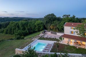 Πισίνα στο ή κοντά στο Villa Heureka-amazing heated pool and sauna