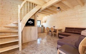 Χώρος καθιστικού στο 2 Bedroom Stunning Home In Pobierowo