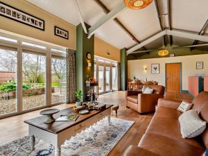 Posezení v ubytování 1 Bed in Scorton 94696