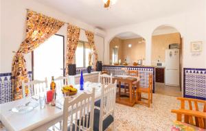 Imagine din galeria proprietății 3 Bedroom Lovely Home In Olivares în Olivares