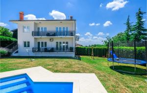 Bazén v ubytovaní Holiday Home Orihi Bb Croatia alebo v jeho blízkosti