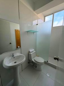 Koupelna v ubytování Bendezu Hotel