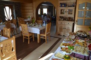 Jedlo v ubytovaní bed & breakfast alebo blízkom okolí