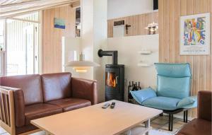 Posezení v ubytování Nice Home In Nexø With Wifi