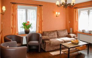 a living room with a couch and two chairs at Villa Pascale in Robertville