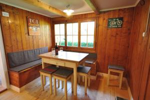Posezení v ubytování Waterfall Chalet