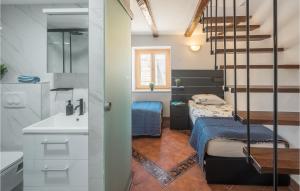 Posteľ alebo postele v izbe v ubytovaní Cozy Home In Vrsar With Kitchen