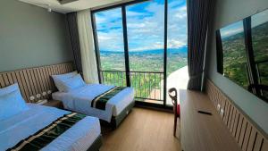 Damar Langit Resort房間的床