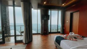 Damar Langit Resort房間的床