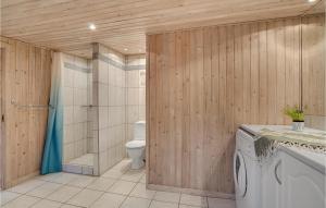 Koupelna v ubytování Holiday Home Åvænget Højby X