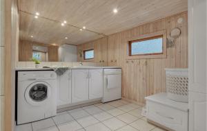 Kuchyň nebo kuchyňský kout v ubytování Holiday Home Åvænget Højby X