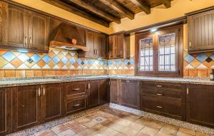 Η κουζίνα ή μικρή κουζίνα στο Lovely Home In Salar With Kitchen