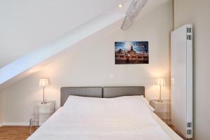 Postel nebo postele na pokoji v ubytování Hotel Hine Adon Fribourg