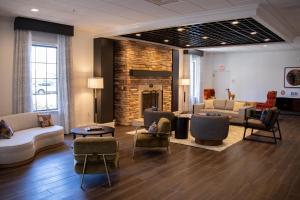 a lobby with couches and chairs and a fireplace at The Inn at Opryland, A Gaylord Hotel in Nashville