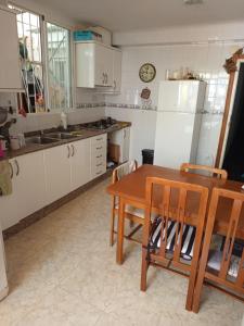 Kuchyň nebo kuchyňský kout v ubytování Habitaciones cómodas