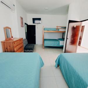 Postel nebo postele na pokoji v ubytování Hosteria La Veleta, Playas