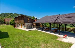 Zahrada ubytování Pet Friendly Home In Severin Na Kupi