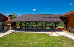 Zahrada ubytování Pet Friendly Home In Severin Na Kupi