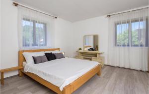 Postel nebo postele na pokoji v ubytování Pet Friendly Home In Severin Na Kupi