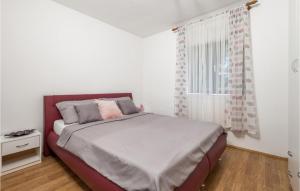 Postel nebo postele na pokoji v ubytování Pet Friendly Home In Severin Na Kupi