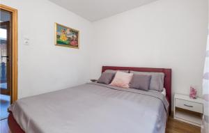 Postel nebo postele na pokoji v ubytování Pet Friendly Home In Severin Na Kupi
