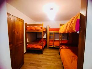 Postel nebo postele na pokoji v ubytování Flying Dog Hostel Cusco