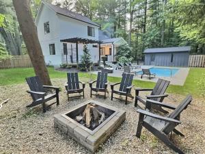 Bazén v ubytování Modern Luxury Home Pool & Spa at Warren Dunes nebo v jeho okolí