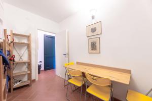 a room with a table and yellow chairs at Villino Lampone - Goelba in Lacona