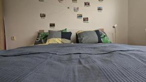 Postel nebo postele na pokoji v ubytování Ubytování Pod Něžnym Obrem