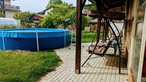 Bazén v ubytování Ubytování Pod Něžnym Obrem nebo v jeho okolí
