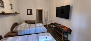 TV a/nebo společenská místnost v ubytování Flying Dog Hostel Cusco