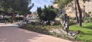 Κήπος έξω από το Apartment near the beach
