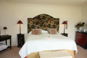 A bed or beds in a room at Melfort House